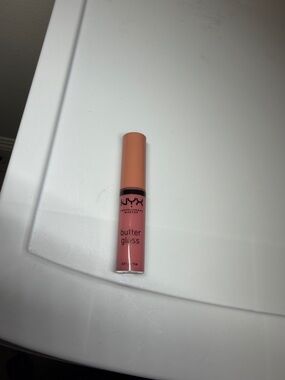 NYX Butter Gloss - BLG05 creme brulee